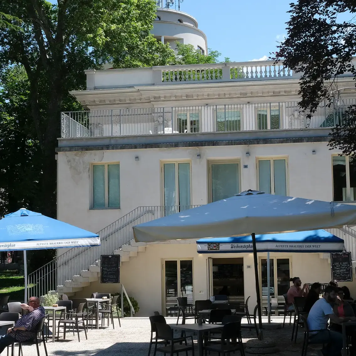 Il Libercafé riparte: colazioni all’alba, brunch e jazz al mattino