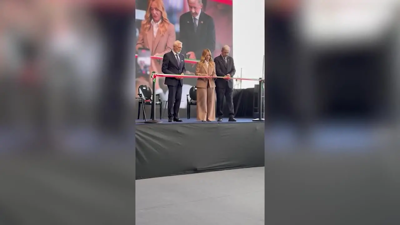 Meloni inaugura il Salone nautico, Salis resta fuori dal palco