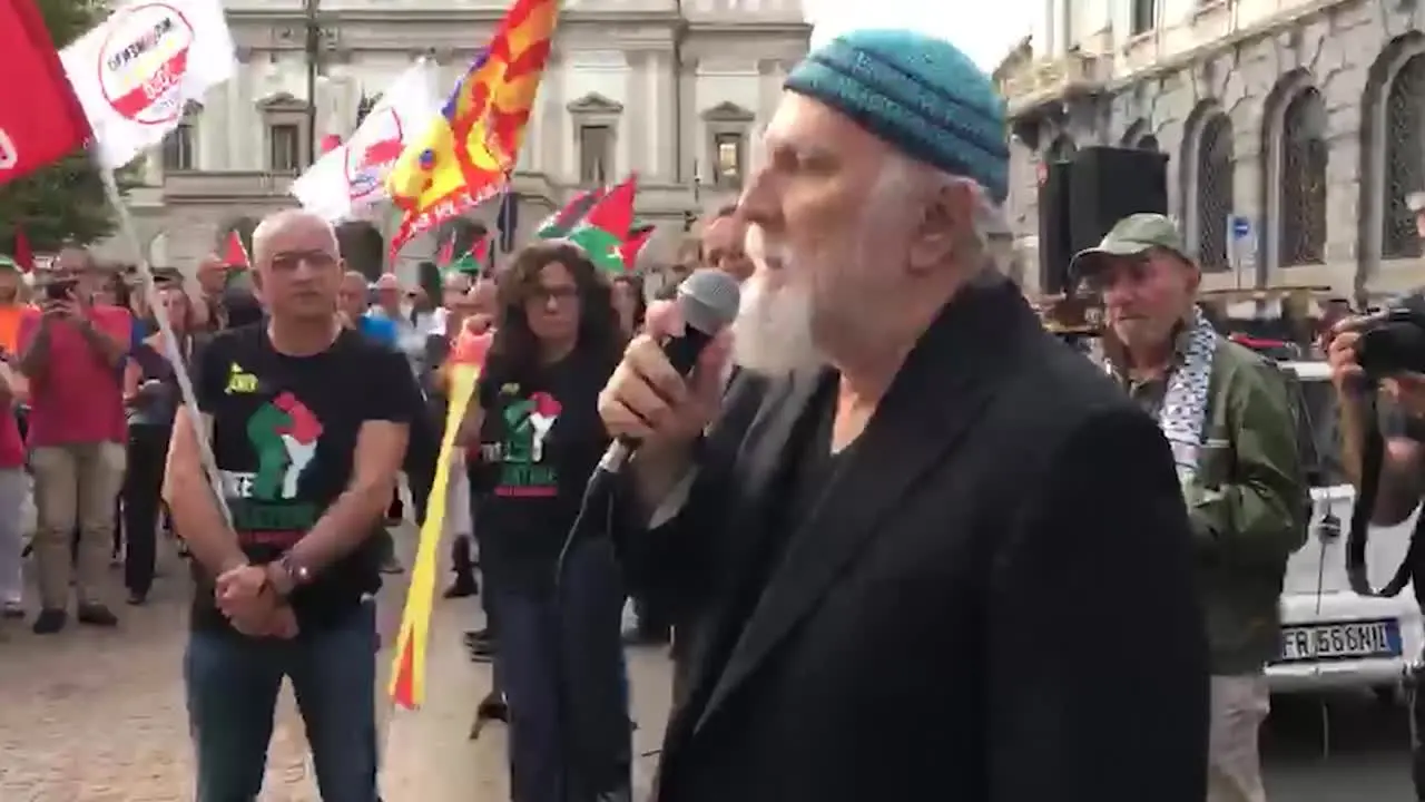 A Milano presidio contro il ddl Antisemitismo, c'è anche Moni Ovadia