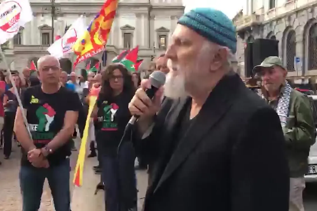 A Milano presidio contro il ddl Antisemitismo, c'è anche Moni Ovadia