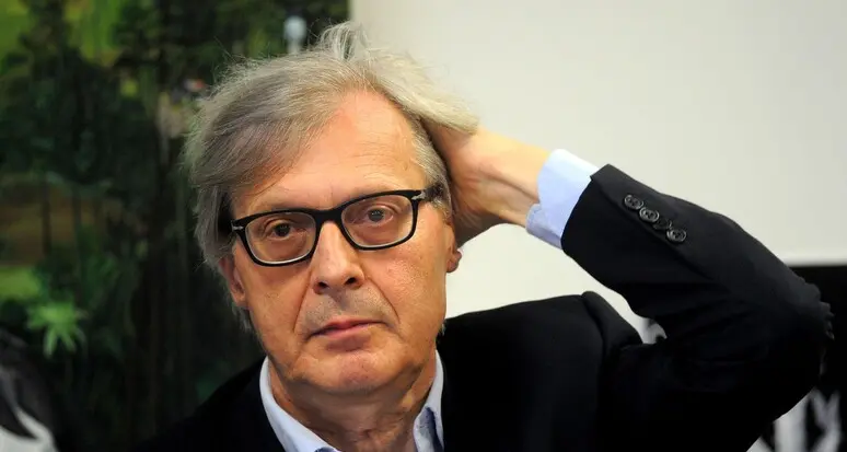 Sgarbi resta in terapia intensiva: «Respiro affannato, poi la scoperta della polmonite»