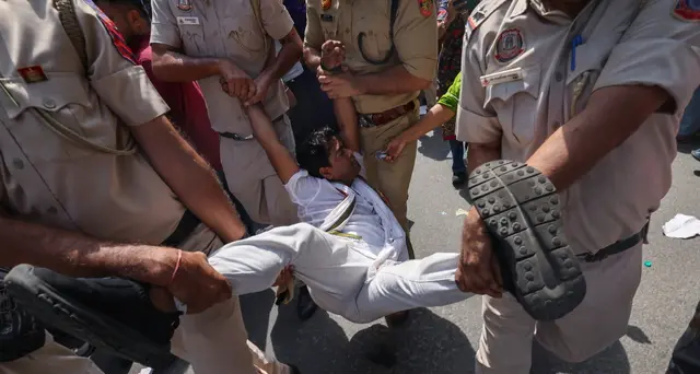 Media, polizia indiana nega il permesso a una protesta a New Delhi