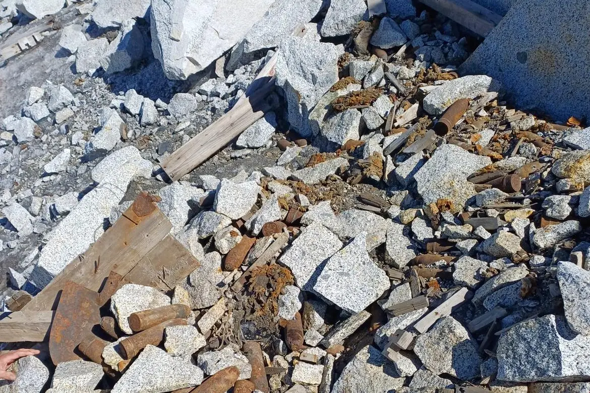 A caccia di reperti bellici a 3.000 metri: nove sanzioni sul ghiacciaio di Lares