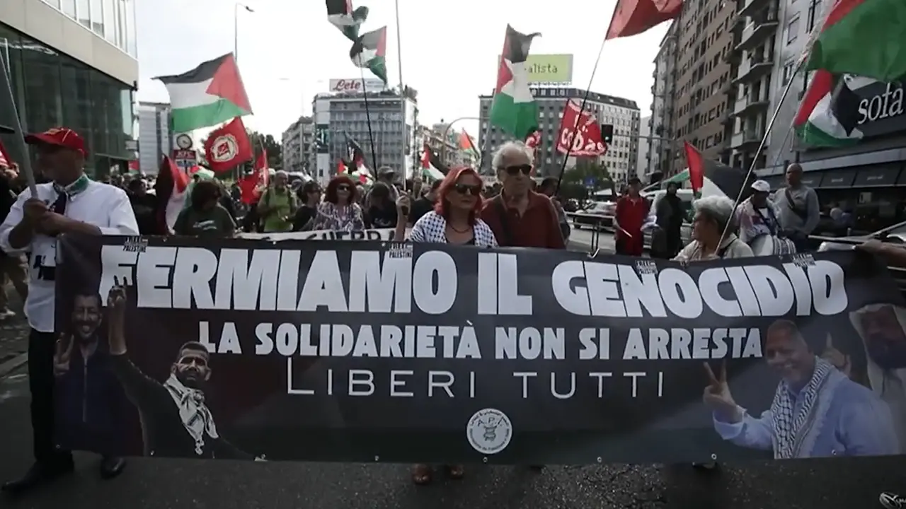 Milano, corteo di \"solidarietà con i prigionieri palestinesi in Italia e nei lager sionisti\"