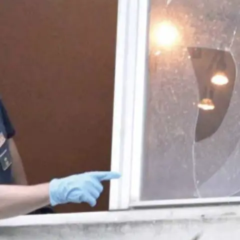 Spari contro la torre 13, i proiettili nella camera dei bimbi: «Per fortuna erano dai nonni»