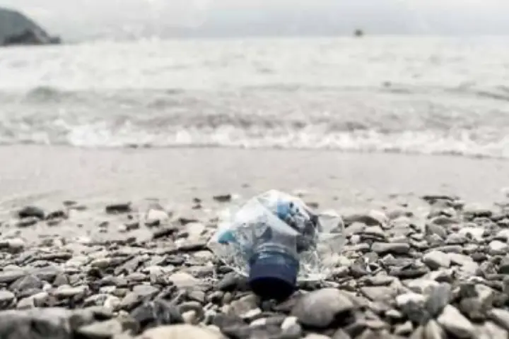 Microplastiche nei laghi alpini: maglia nera al Garda