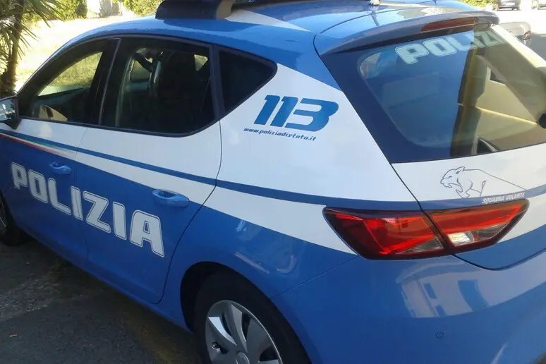 Rovereto, diciannovenne arrestato con quasi 300 grammi di hashish e 9.500 euro in contanti