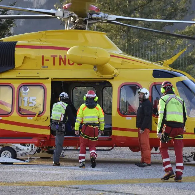 Borgo Valsugana, cade da tre metri mentre lavora: ferito un artigiano di 64 anni