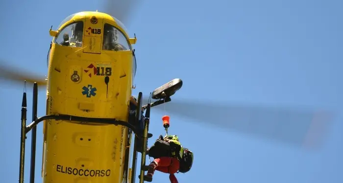 Tofane, escursionista di 63 anni trovato morto in un canale: l’allarme dei familiari grazie all’app