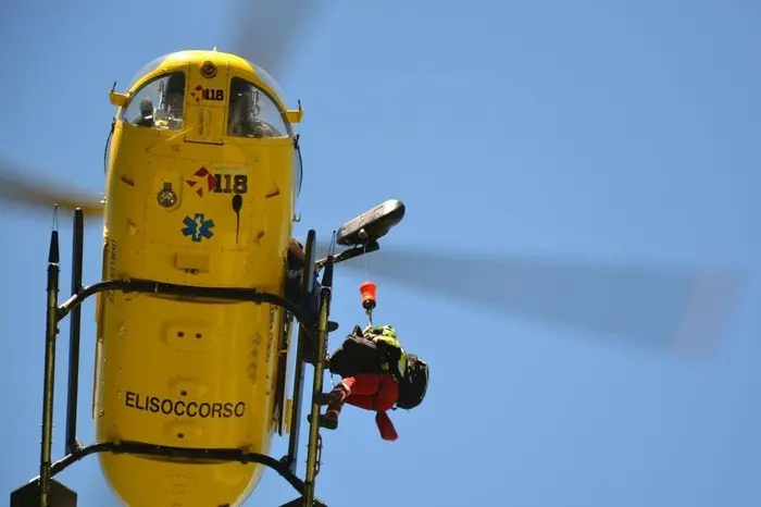 Tofane, escursionista di 63 anni trovato morto in un canale: l’allarme dei familiari grazie all’app