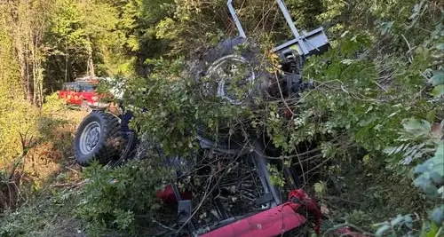 Trattore precipita per 30 metri vicino a Bolzano, agricoltore salvo
