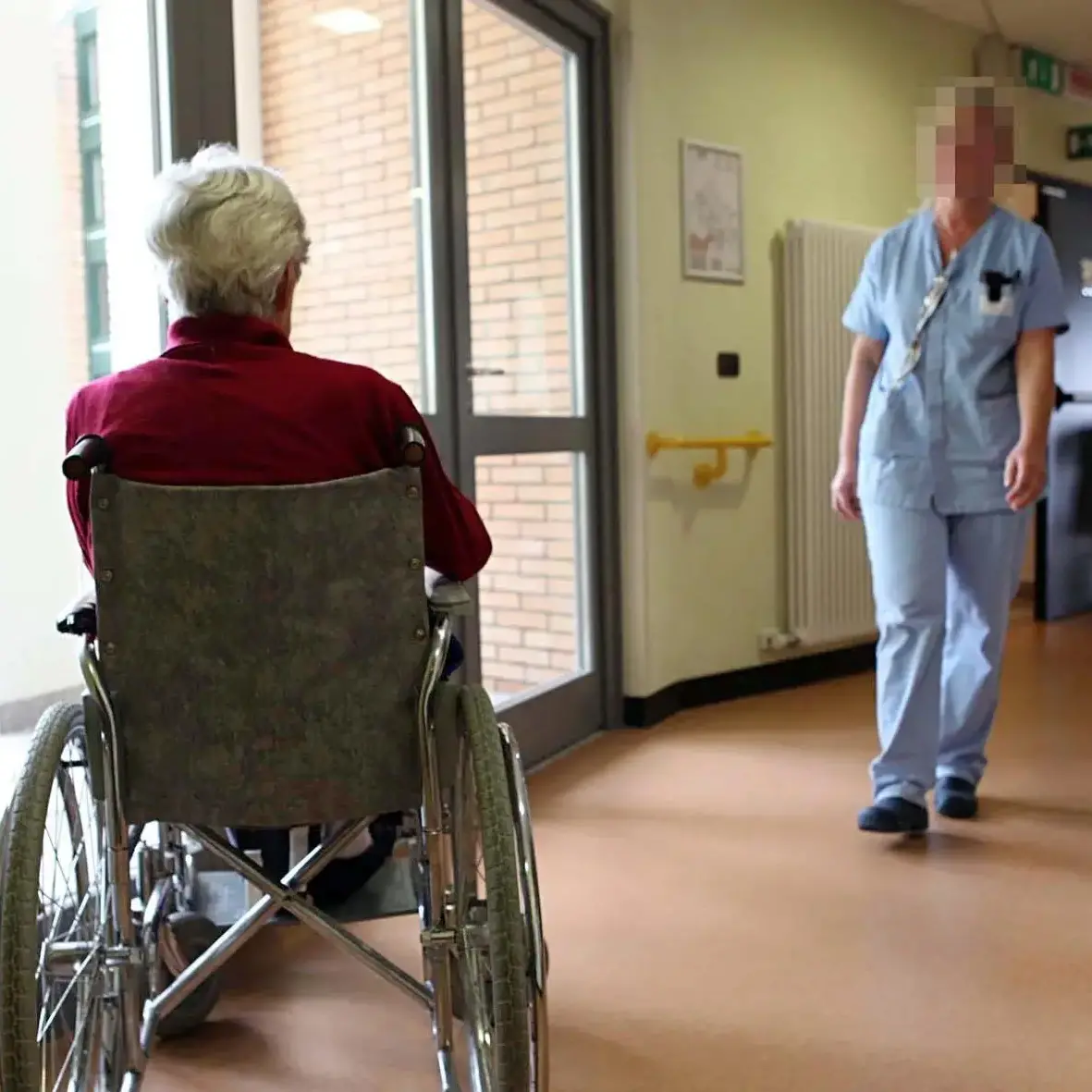 Anziani, il Consiglio provinciale apre alle Rsa «case fra le case»: approvata la mozione