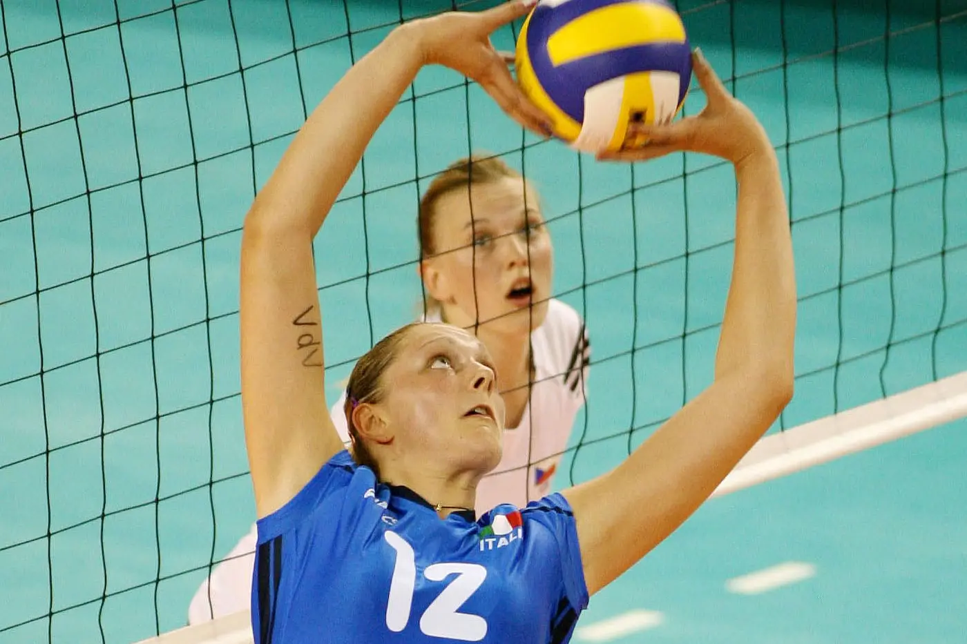 Addio a Stefania Corna, morta a soli 35 anni: il volley italiano piange l’ex azzurra