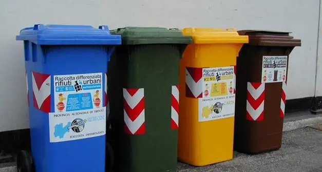 Trento, addio al furgone dei sacchi per i rifiuti: dal 2027 cambia tutto