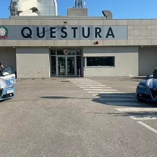 Fuga in auto con una pistola rubata: due uomini dai domiciliari al carcere