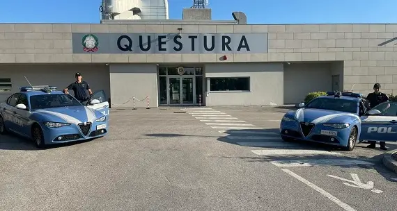 Fuga in auto con una pistola rubata: due uomini dai domiciliari al carcere