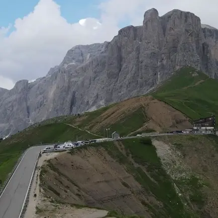 Messner: Dolomiti invase dai turisti, chi è di troppo vada a Belluno