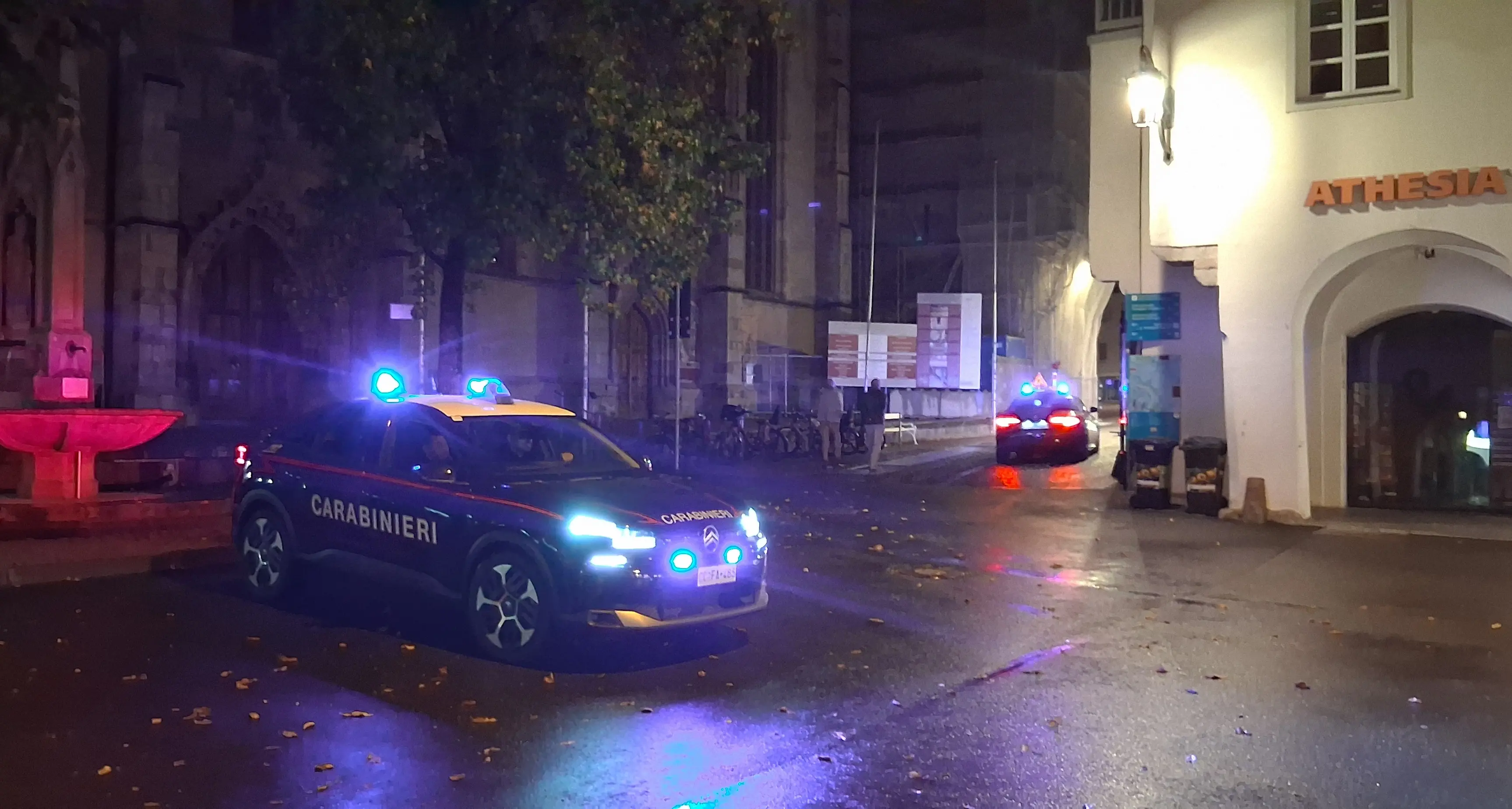 Si nascondeva in Trentino il ladro acrobata: sorpreso in casa, salta dal balcone e fugge