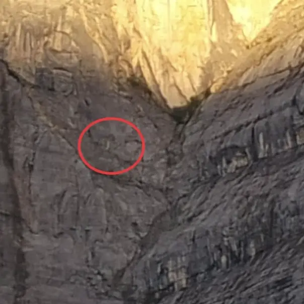Monte Brento, base jumper resta appeso alla parete a 300 metri d'altezza: salvato con l'elicottero