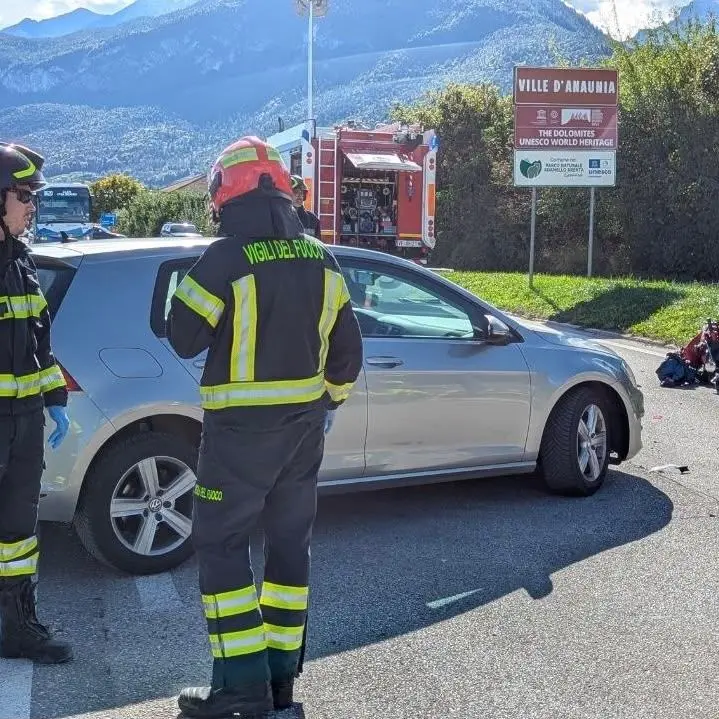 Scontro tra auto e moto sulla strada tra Tuenno e Cles: 41enne ricoverato al Santa Chiara