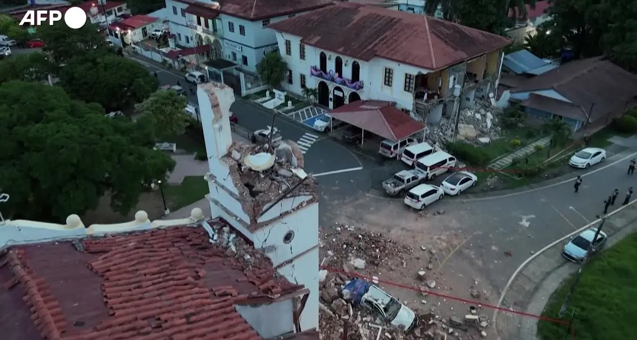 Terremoto a Panama, crolla il campanile della cattedrale di Penonomé