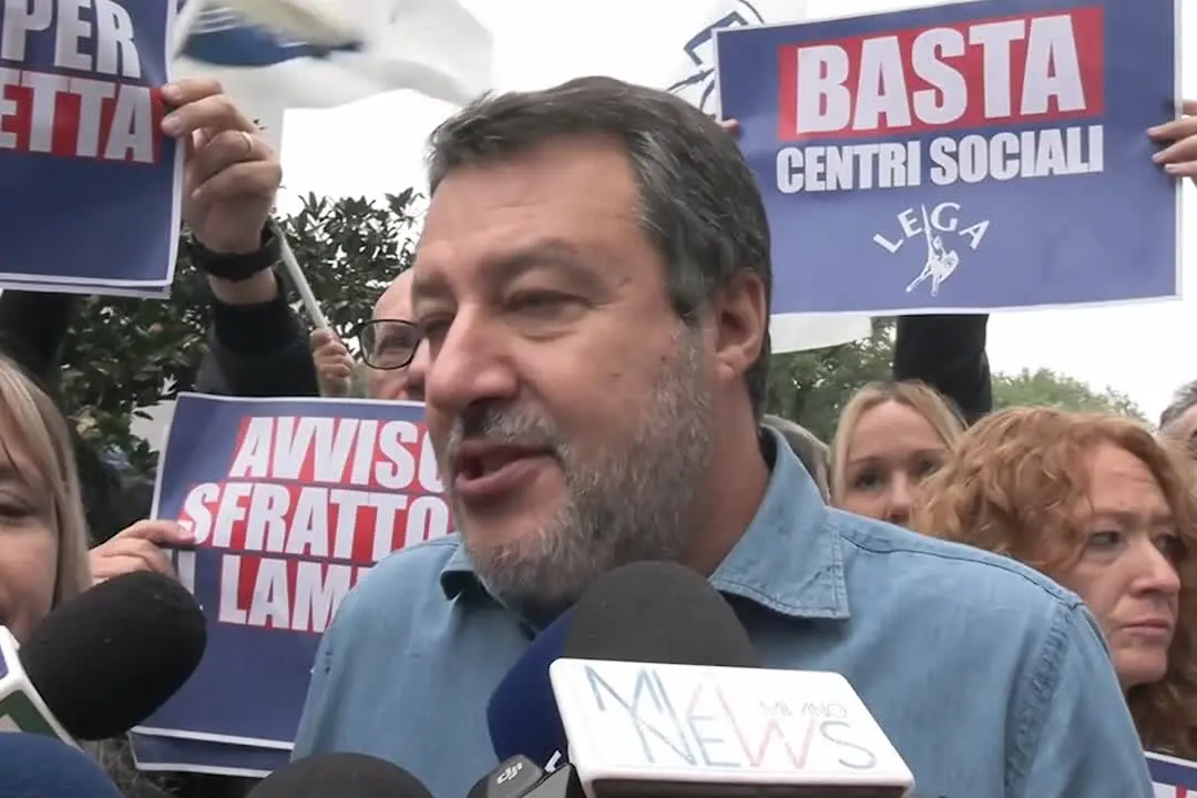 Milano, botta e risposta tra Lega e Lambretta. Gli attivisti: \"Siete 4 gatti\"