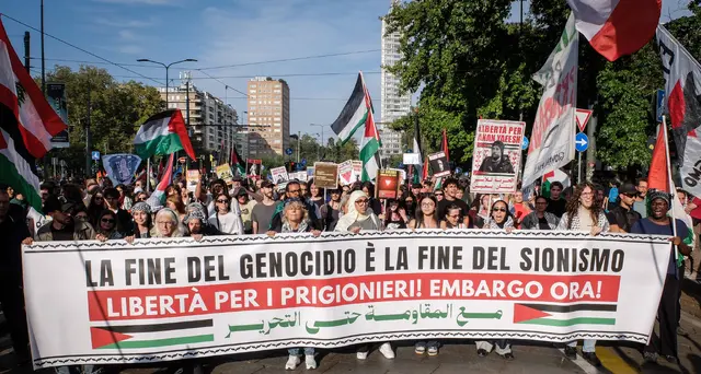 A Milano partito il corteo pro-Pal, 'stop agli accordi con Israele'