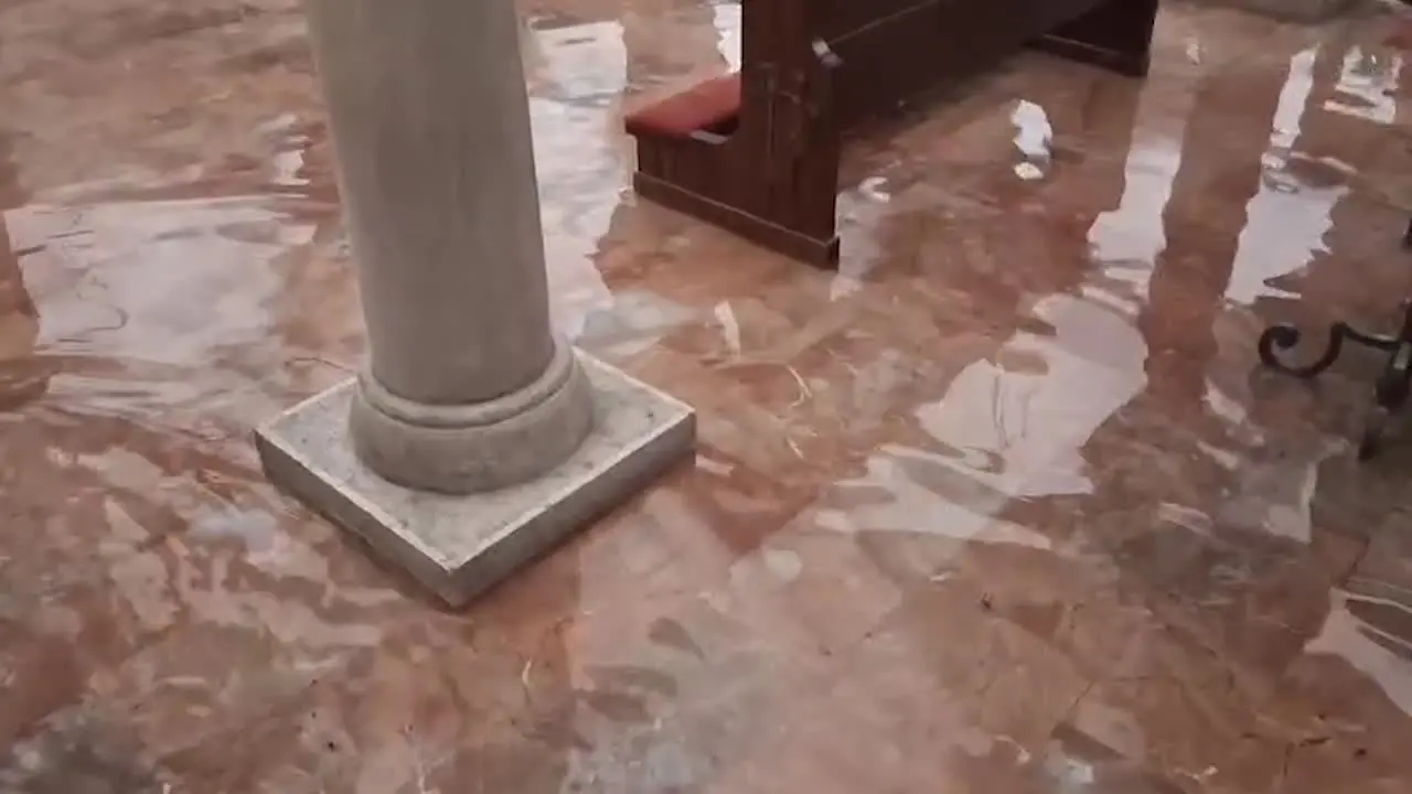 Maltempo a Bari, allagata la cripta della basilica di San Nicola