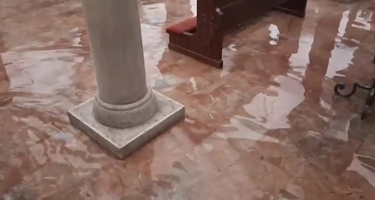 Maltempo a Bari, allagata la cripta della basilica di San Nicola