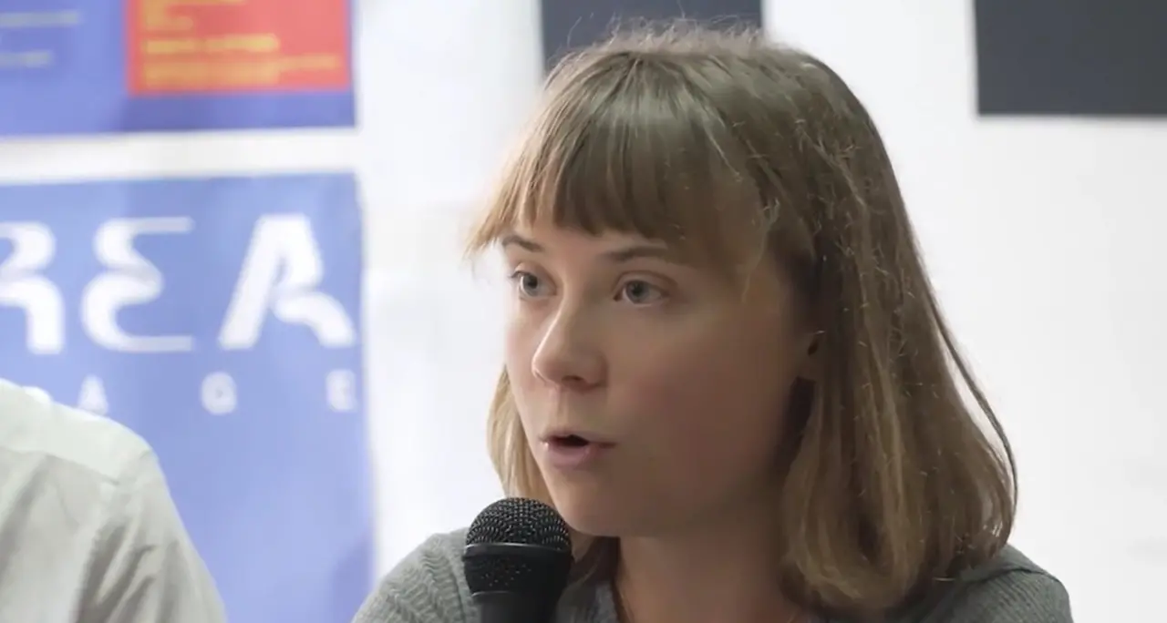Greta Thunberg: \"Bagnoli come un campo di battaglia, ma la comunità resiste\"