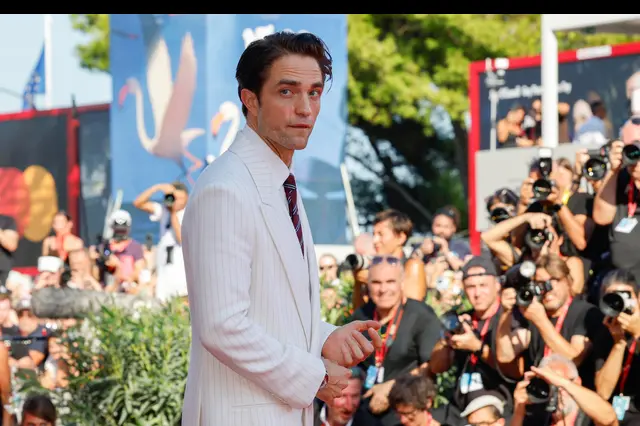 Robert Pattinson, spettacolo, giustizia fai da te e solitudine in 'Primetime'