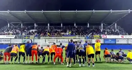 Il Trento batte la Folgore Caratese 1-0: l'esultanza dei giocatori