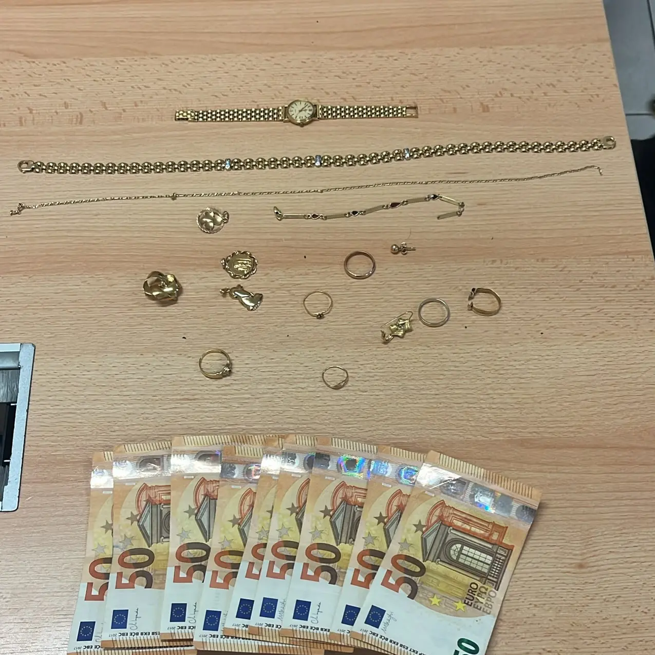 Truffa a Bronzolo: finge di essere un finanziere e fugge in treno, arrestato a Roma