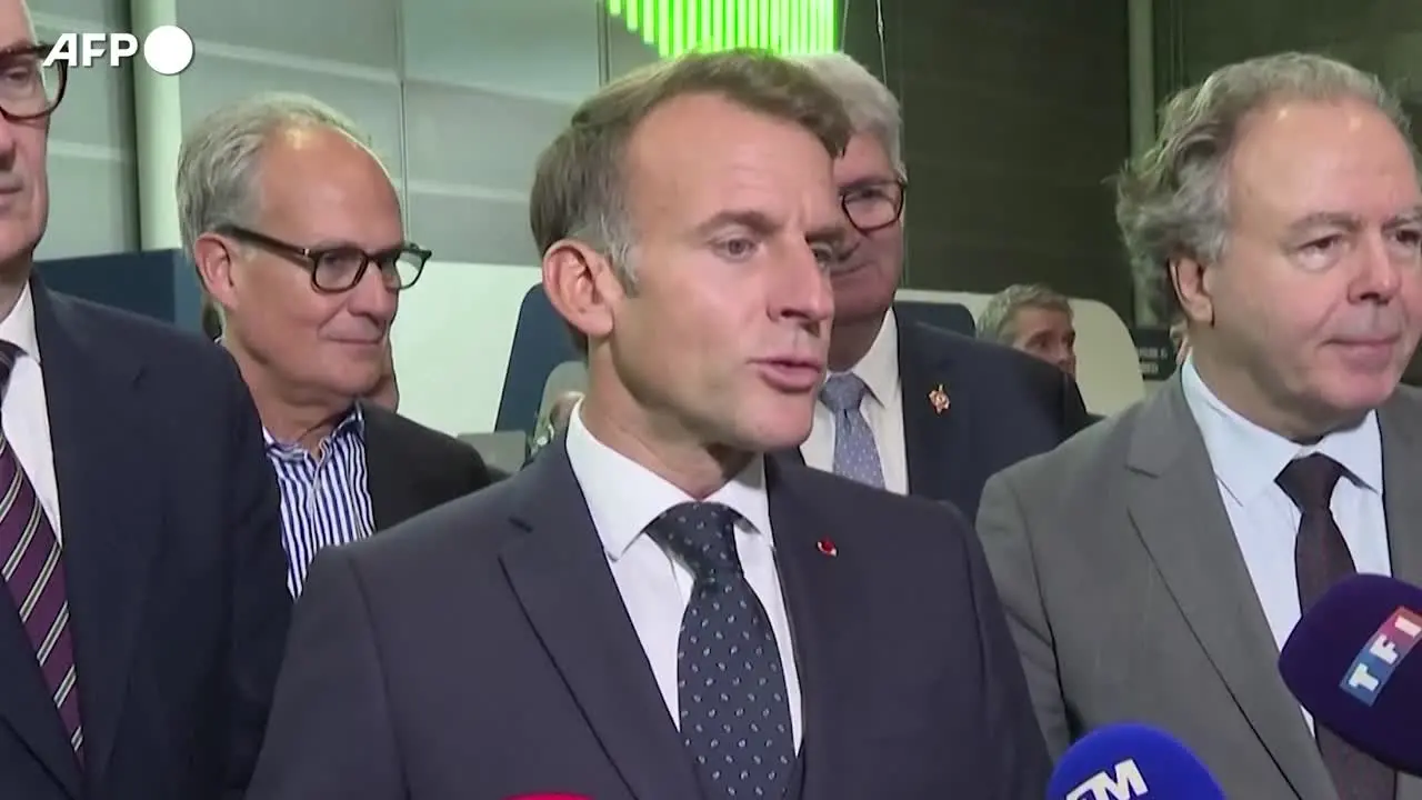 Macron: “Aperture Trump a Mosca? Siamo seri, non cediamo alla minaccia russa”