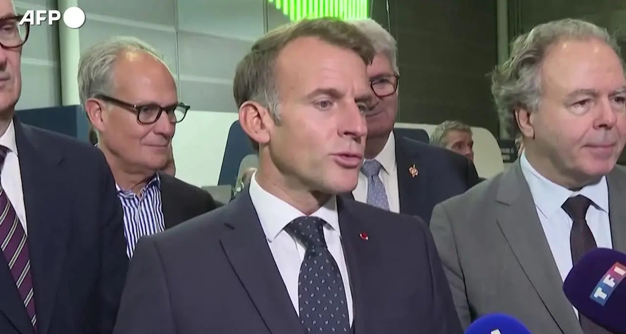 Macron: “Aperture Trump a Mosca? Siamo seri, non cediamo alla minaccia russa”