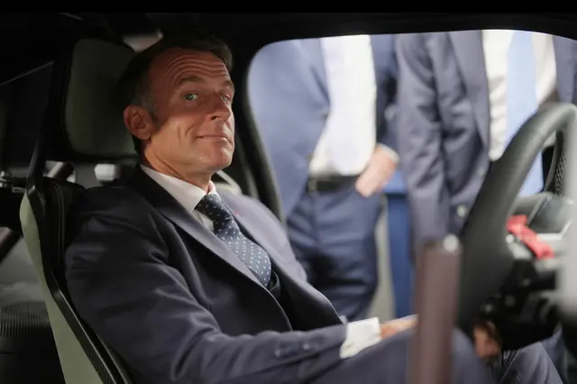 Macron al Salone dell'Auto, visita agli stand Stellantis