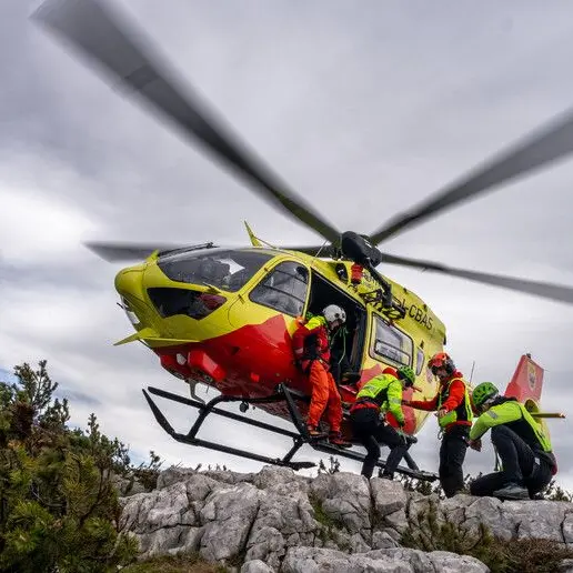 Roda di Vael, arrampicatrice precipita per venti metri: soccorsa in elicottero