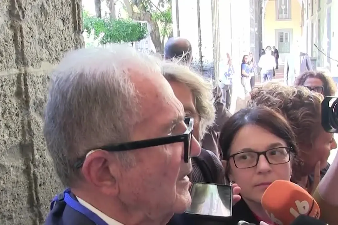 Prodi: \"Democrazia è in arretramento, serve raggiungere la pace\"