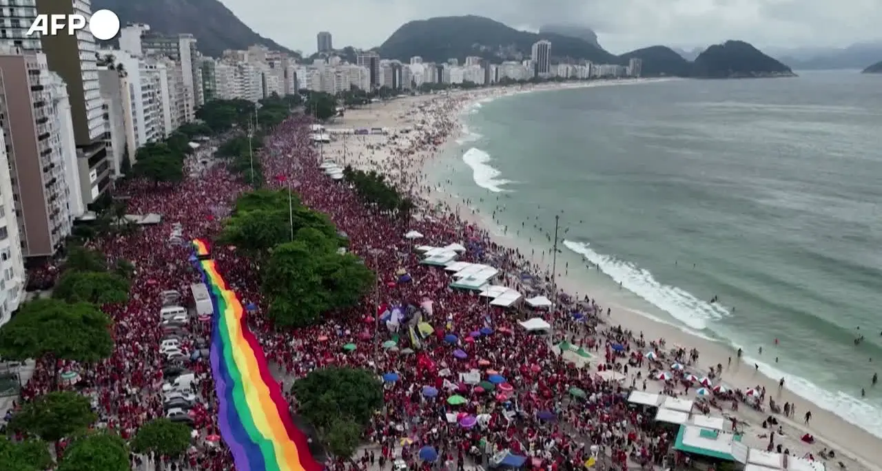 Brasile, migliaia in piazza a Rio per sostenere la rielezione di Lula