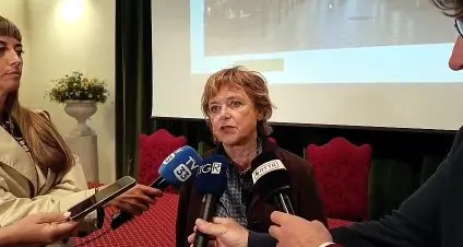 L'assessora Monica Baggia illustra il nuovo regolamento dei plateatici nel Comune di Trento