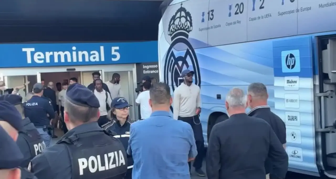 Champions League, giocatori del Real Madrid accolti dai tifosi a Fiumicino