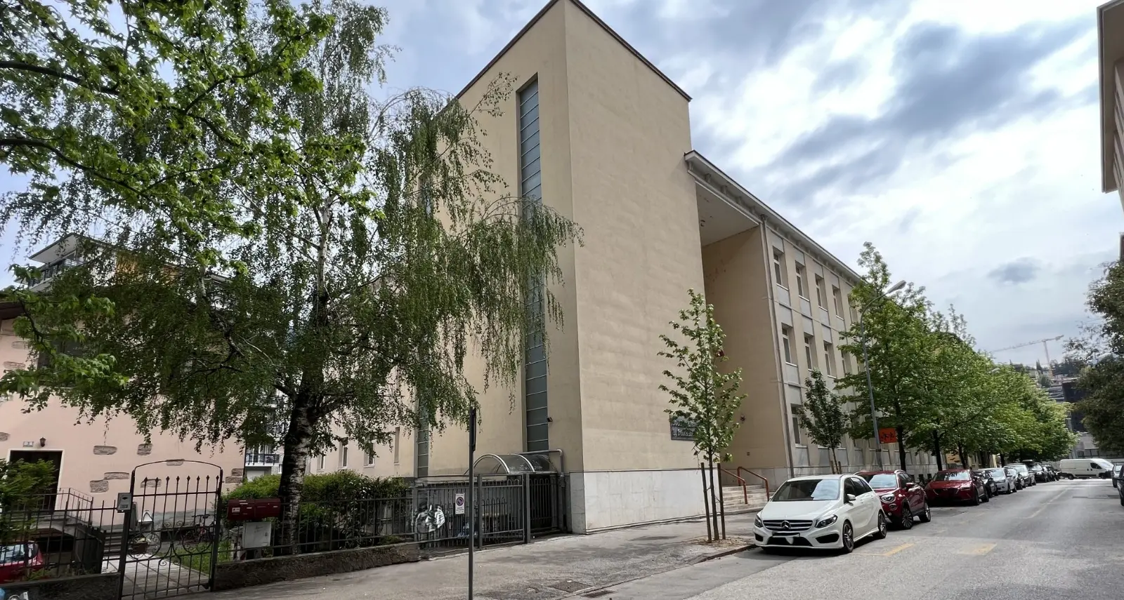 Sei milioni per trasformare le ex scuole Bellesini: ostello per lavoratori e spazi pubblici