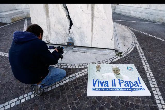 IL PAPA AL GEMELLI, ASPORTATO UN TUMORE MALIGNO AL POLMONE