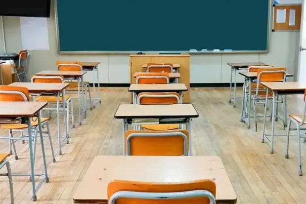 Scuola, i sindacati alzano la voce: «Servono risorse per salari e contratto»