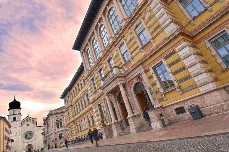 Università di Trento, lavoro per il 94,1% dei dottori di ricerca: uno su sette va all'estero