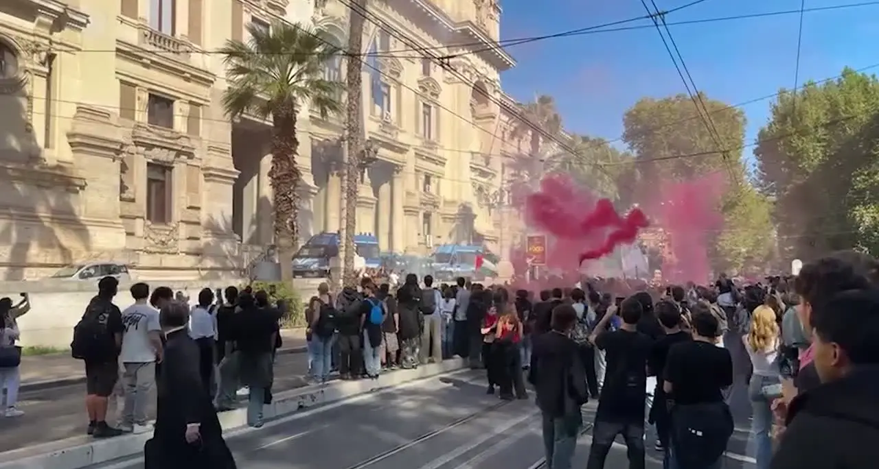 “No Meloni Day”, gli studenti scendono in piazza in tutta Italia