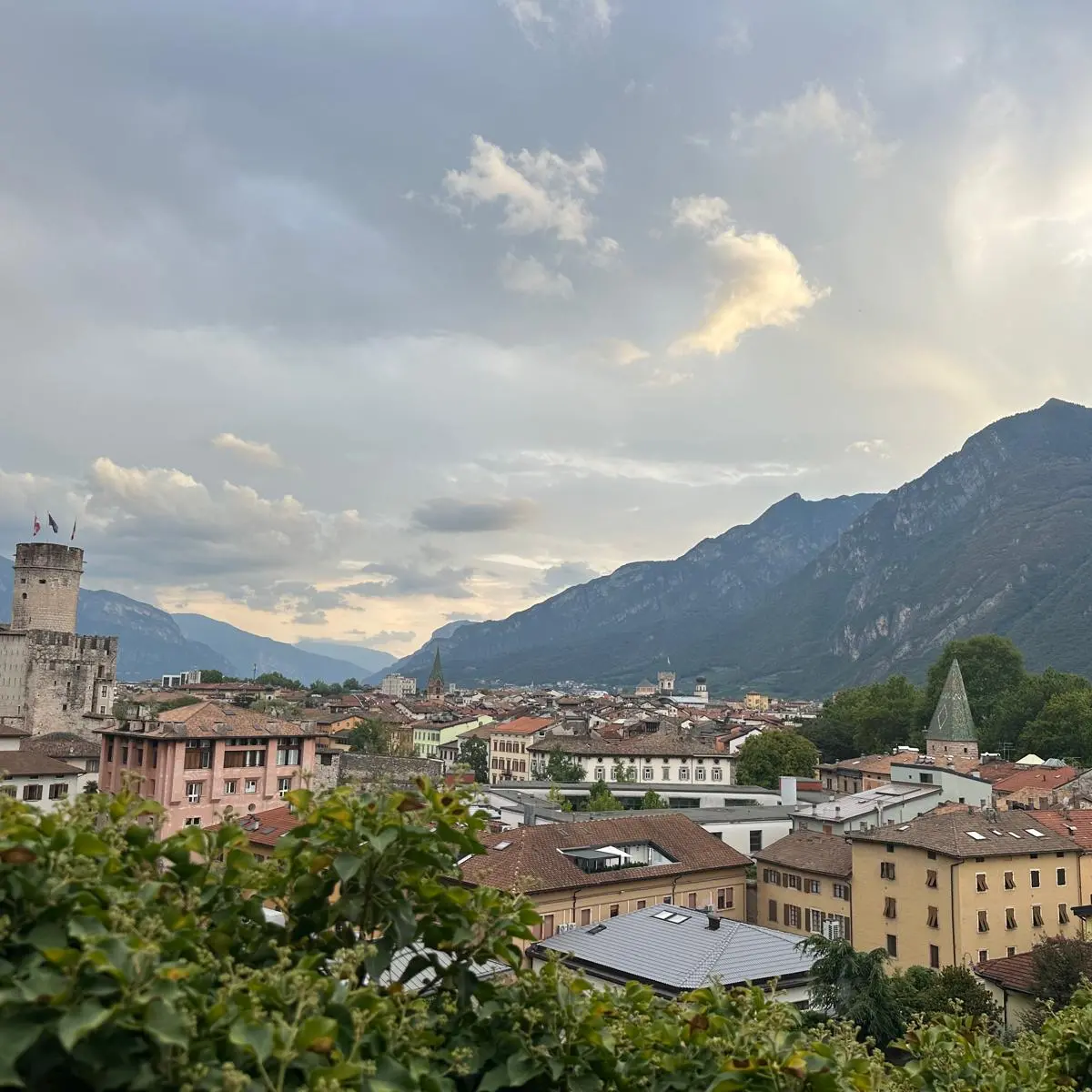 In Trentino servono fino a 3.500 euro al mese per una famiglia: pesa il caro affitti
