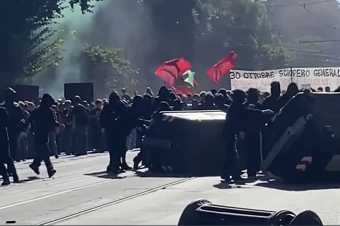 Roma, tensione alla manifestazione degli studenti
