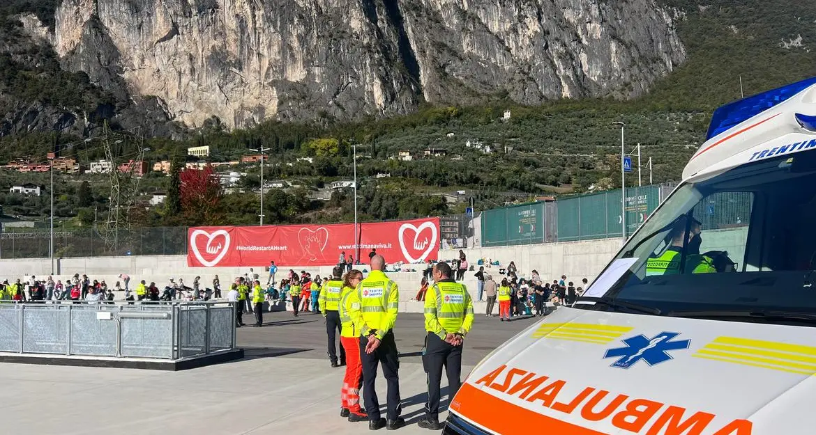 Riva del Garda, oltre 150 alunni imparano le manovre salvavita