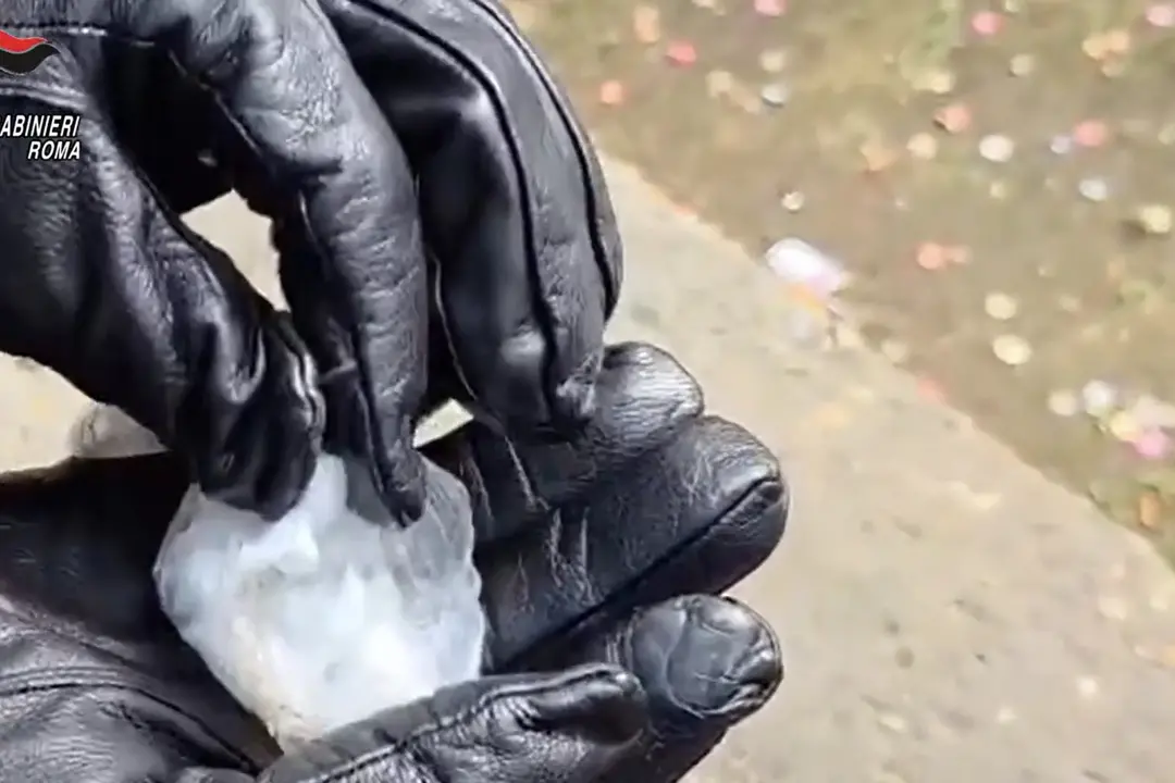 Roma, mille dosi di crack e cocaina sequestrate al Quarticciolo: 11 arresti